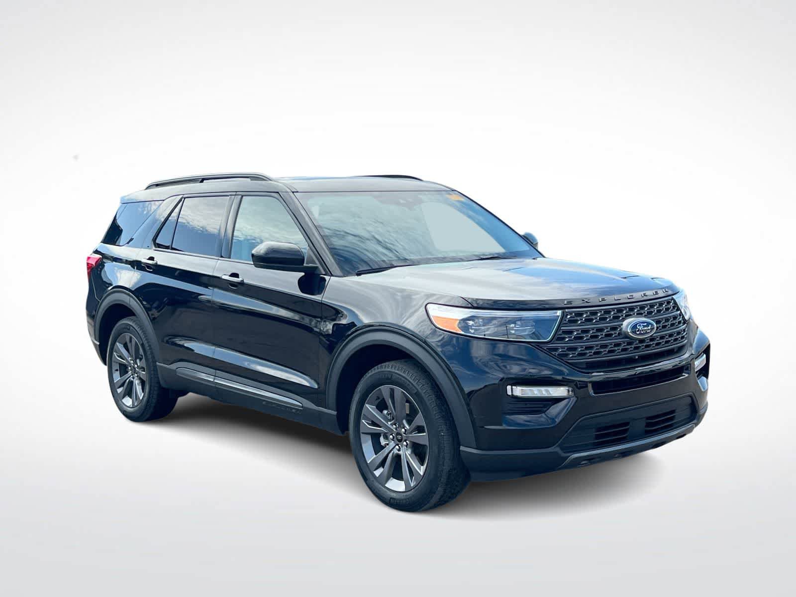 Used 2023 Ford Explorer XLT w/ Equipment Group 202A image 2