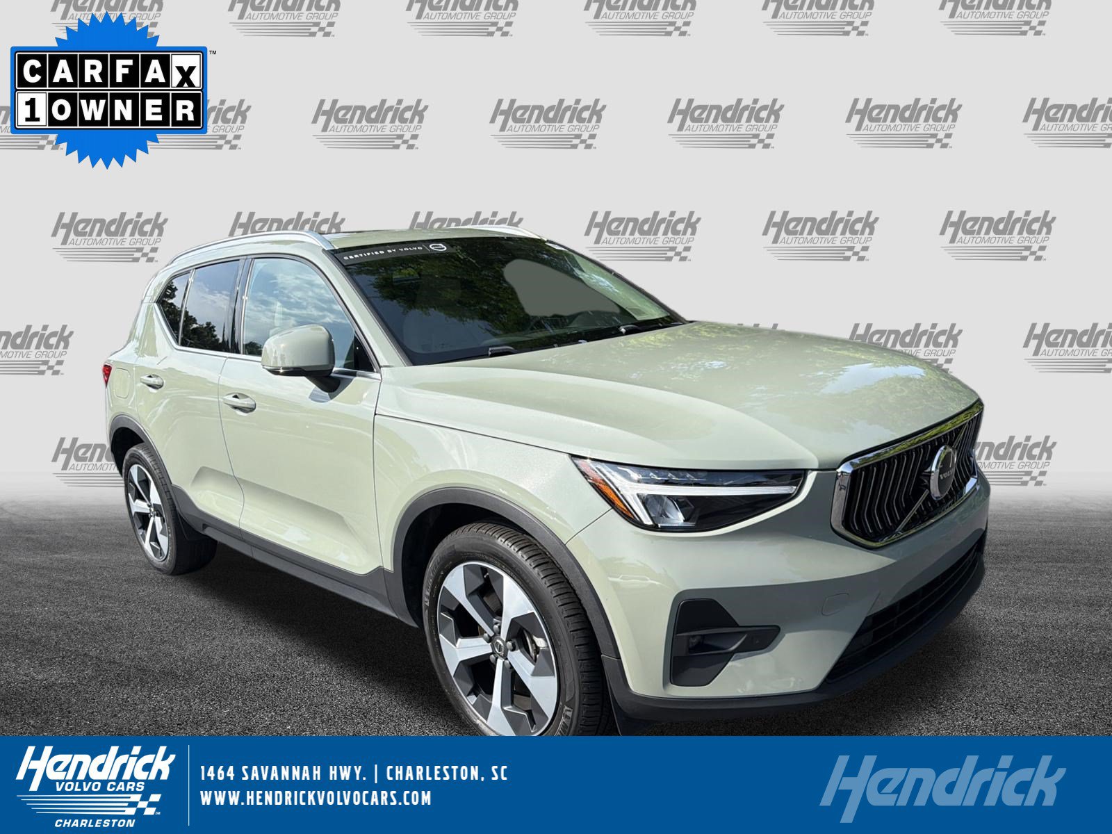 Certified 2023 Volvo XC40 B5 Plus AWD/4WD image 1