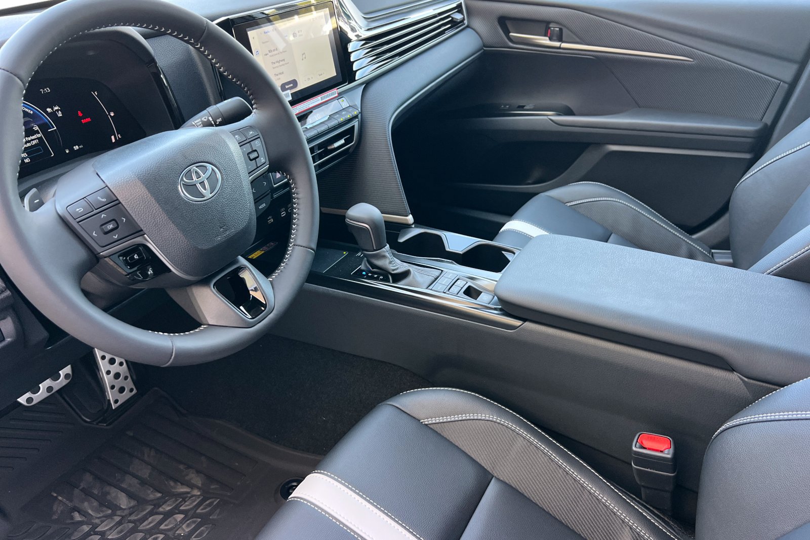 New 2026 Toyota Camry SE FWD image 9