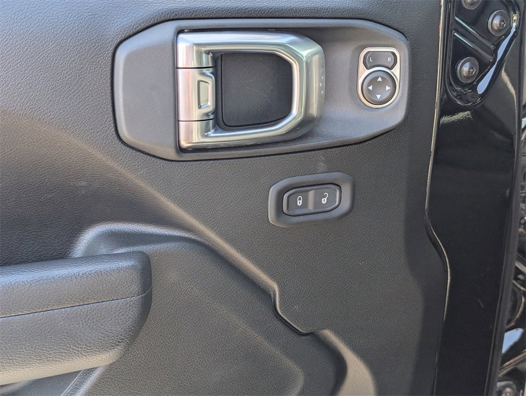 Used 2025 Jeep Wrangler Sport S image 13