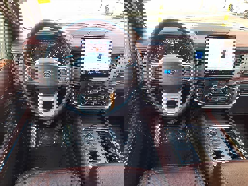 Used 2024 Ford Expedition Limited image 8