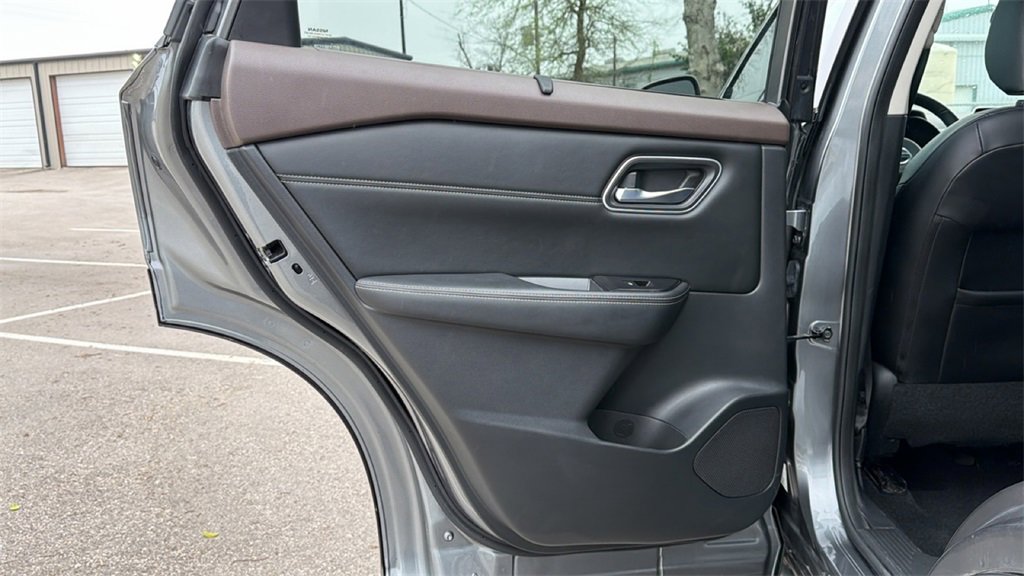 Used 2021 Nissan Rogue SV w/ Premium Package image 33