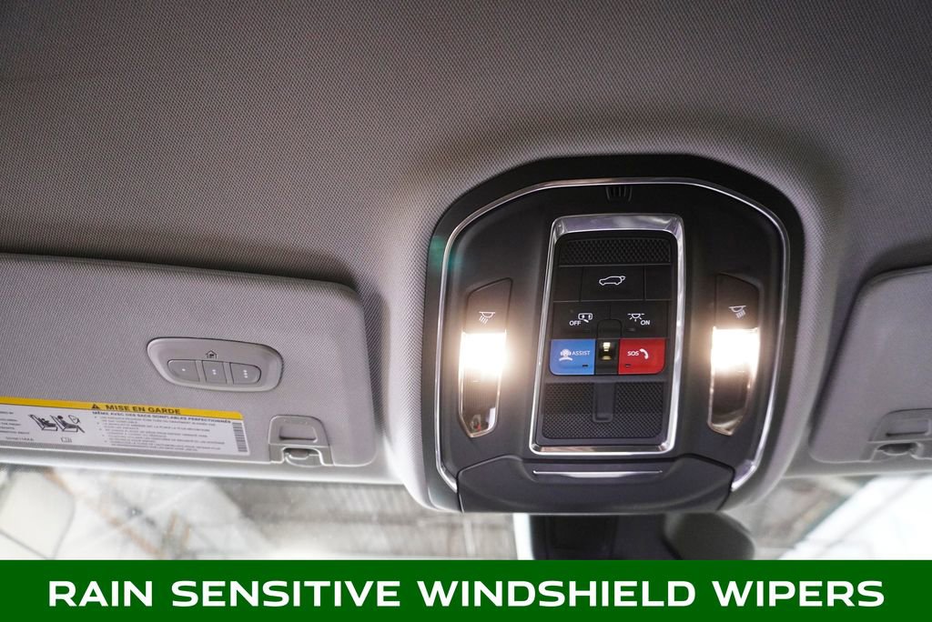 Used 2023 Jeep Grand Cherokee Limited w/ Luxury Tech Group II image 32