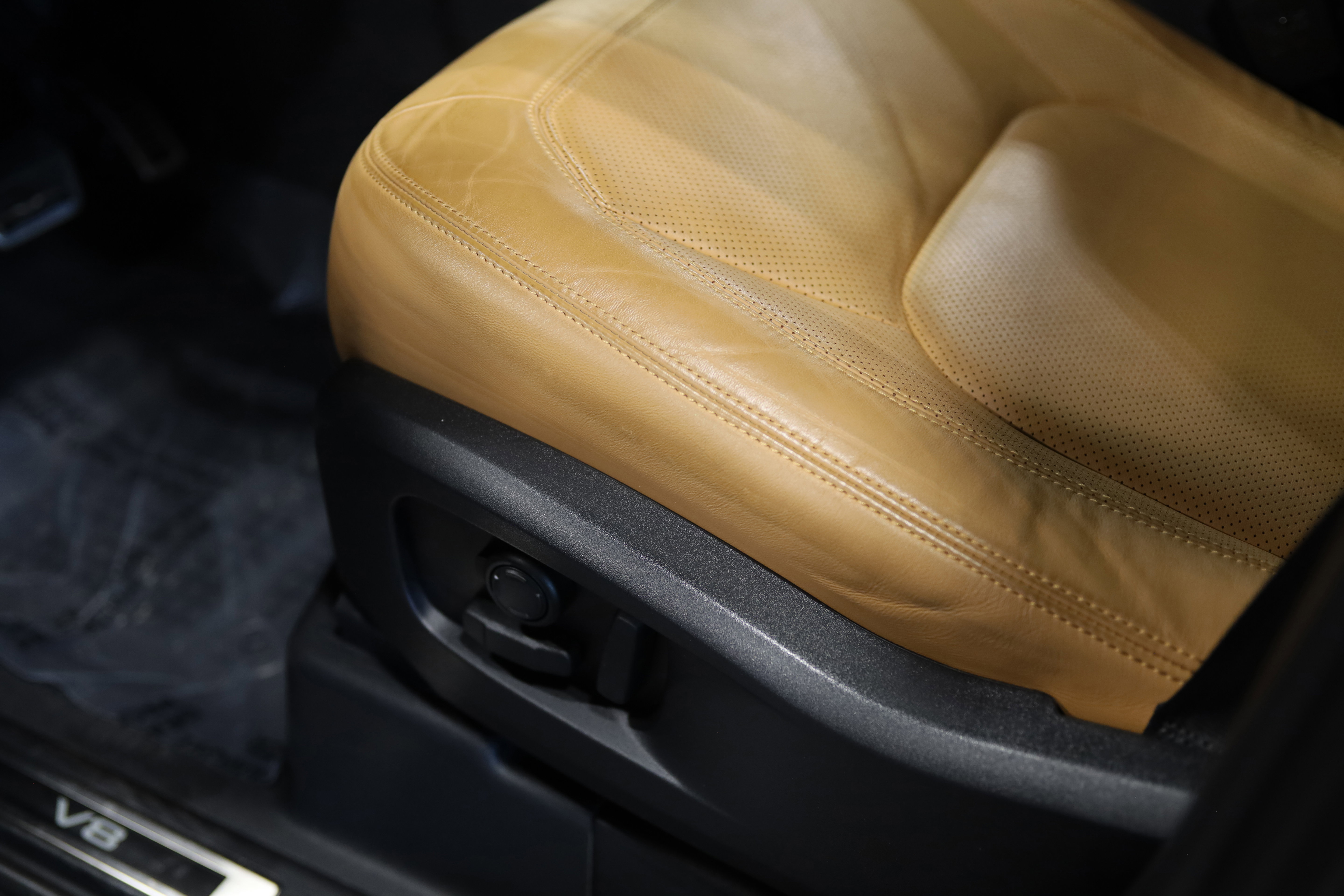 Used 2023 Land Rover Defender 110 Carpathian Edition AWD/4WD image 18