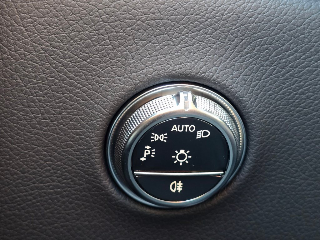 Used 2026 Mercedes-Benz GLC 300 4MATIC image 38