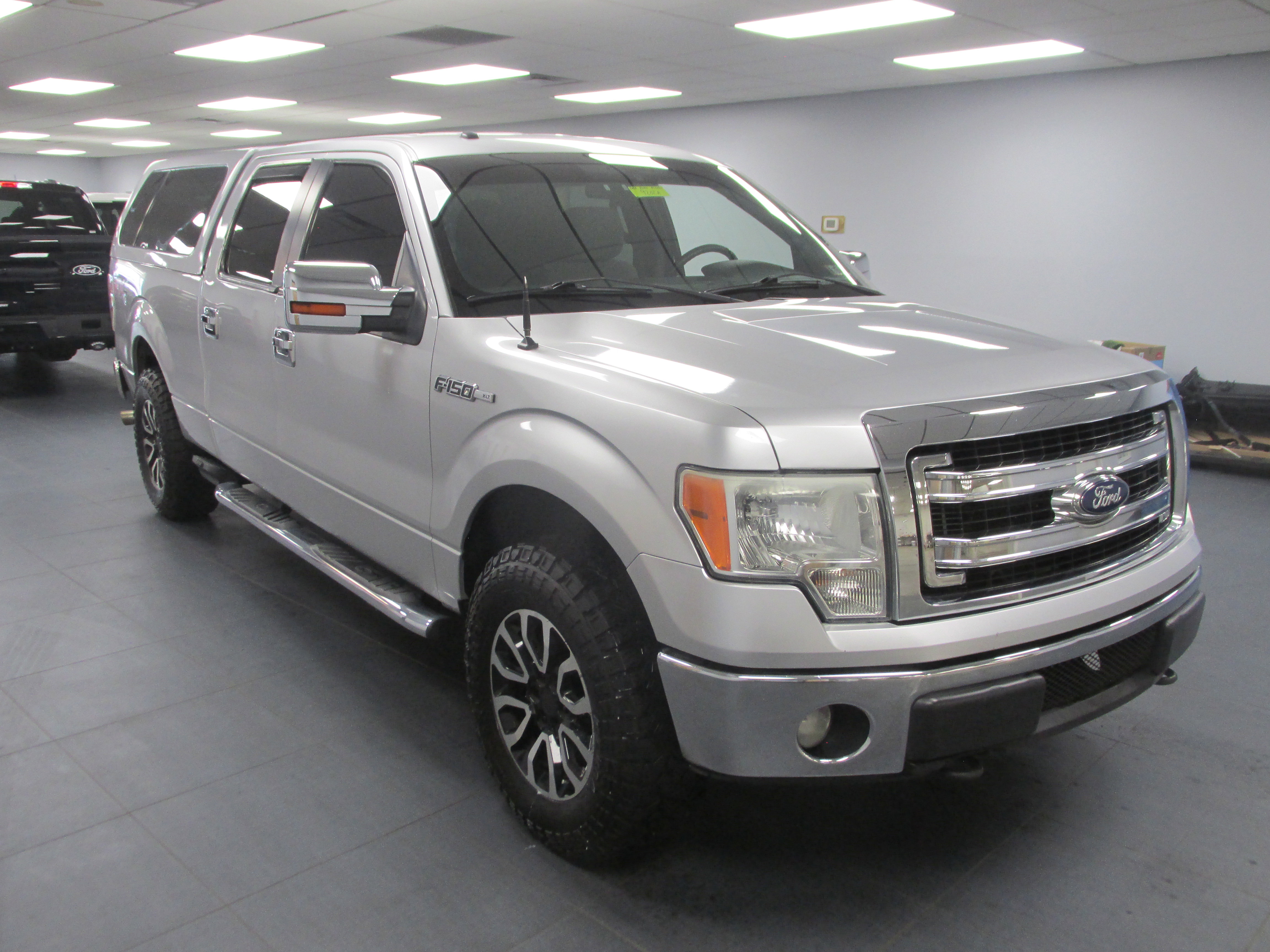 Used 2013 Ford F150 XLT w/ Mid Equipment Group AWD/4WD image 3