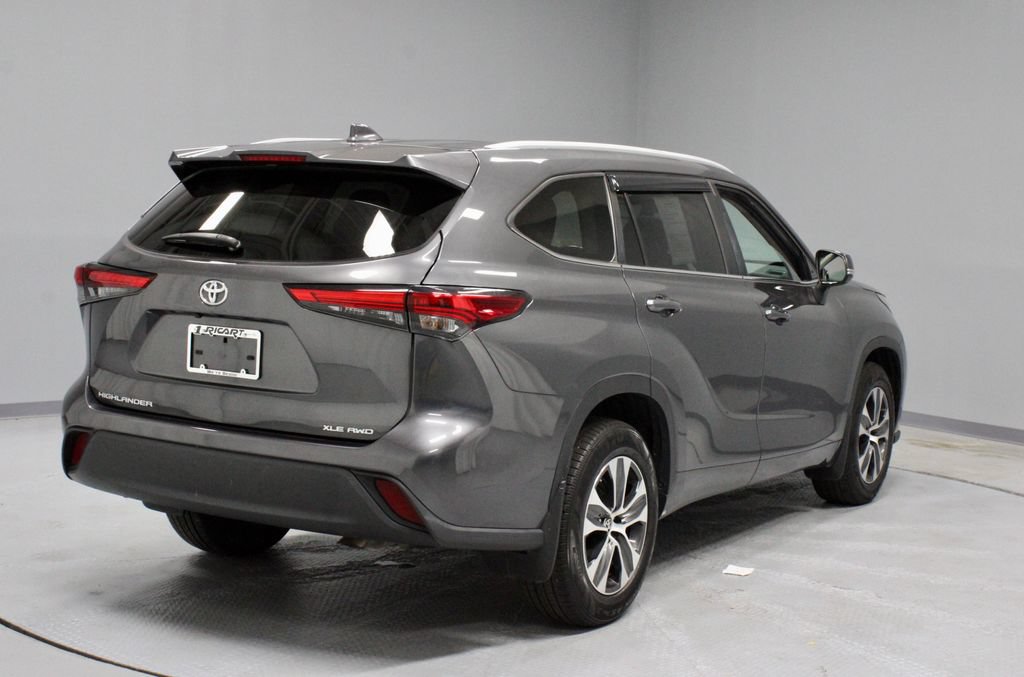 Used 2023 Toyota Highlander XLE AWD/4WD image 10