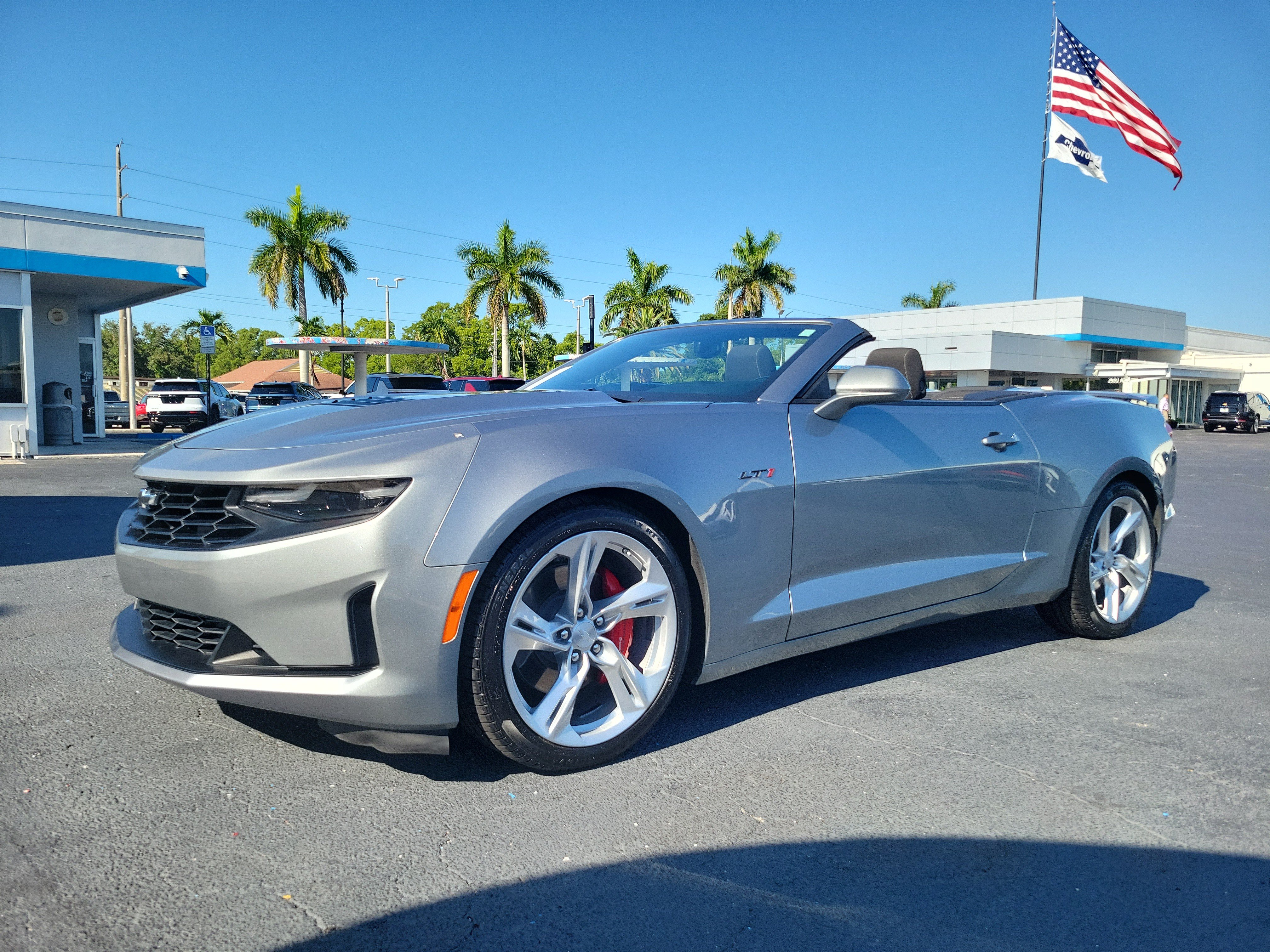 Used 2024 Chevrolet Camaro LT w/ Technology Package RWD image 2