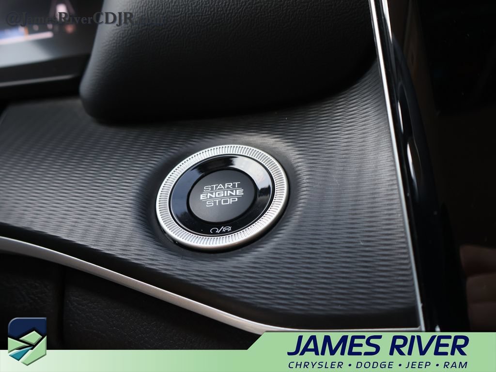 Used 2024 Jeep Grand Cherokee Laredo RWD image 31