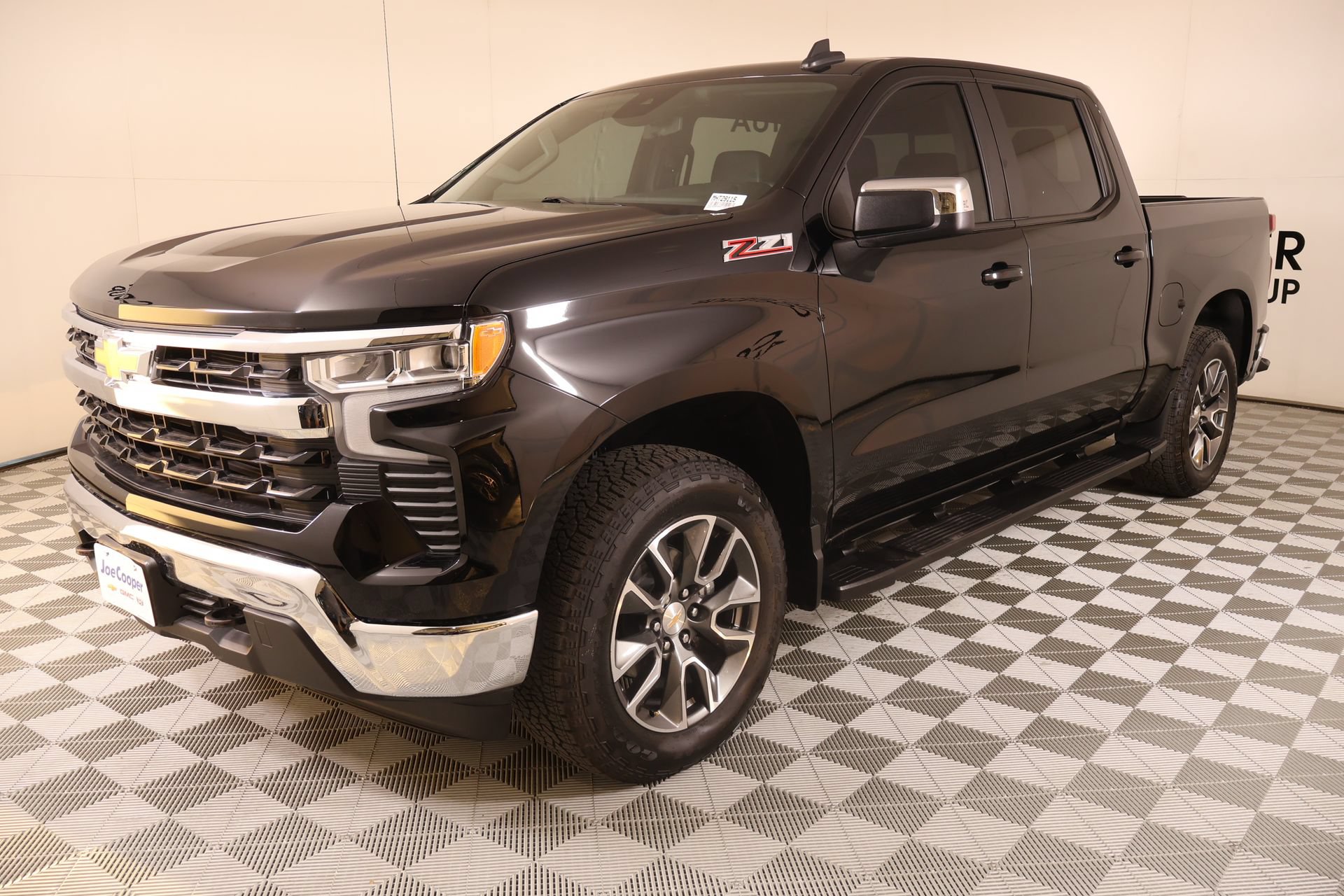 Used 2025 Chevrolet Silverado 1500 LT AWD/4WD image 12
