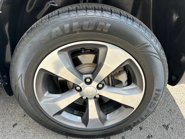 Used 2019 Jeep Cherokee Limited w/ Luxury Group AWD/4WD image 33
