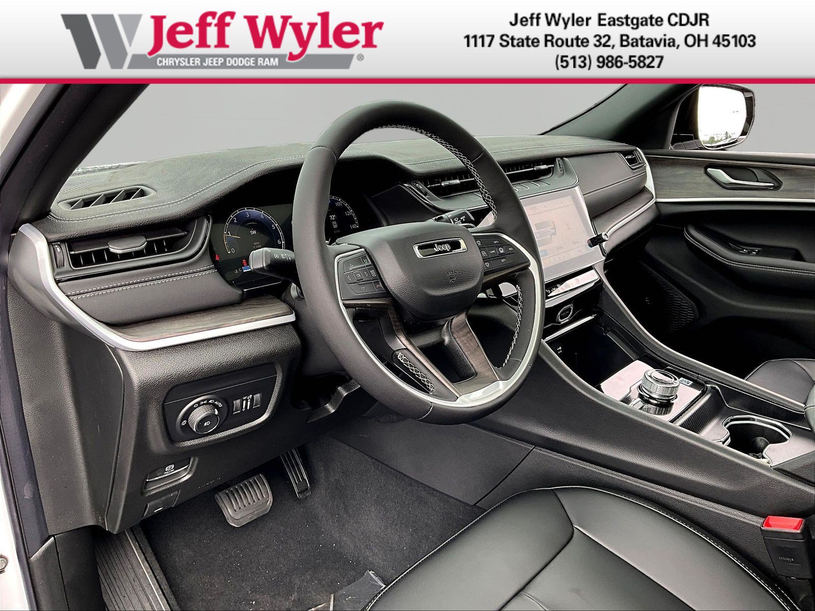 New 2026 Jeep Grand Cherokee Limited w/ Limited Altitude Package AWD/4WD image 16