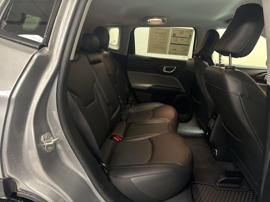 Used 2022 Jeep Compass Latitude image 18