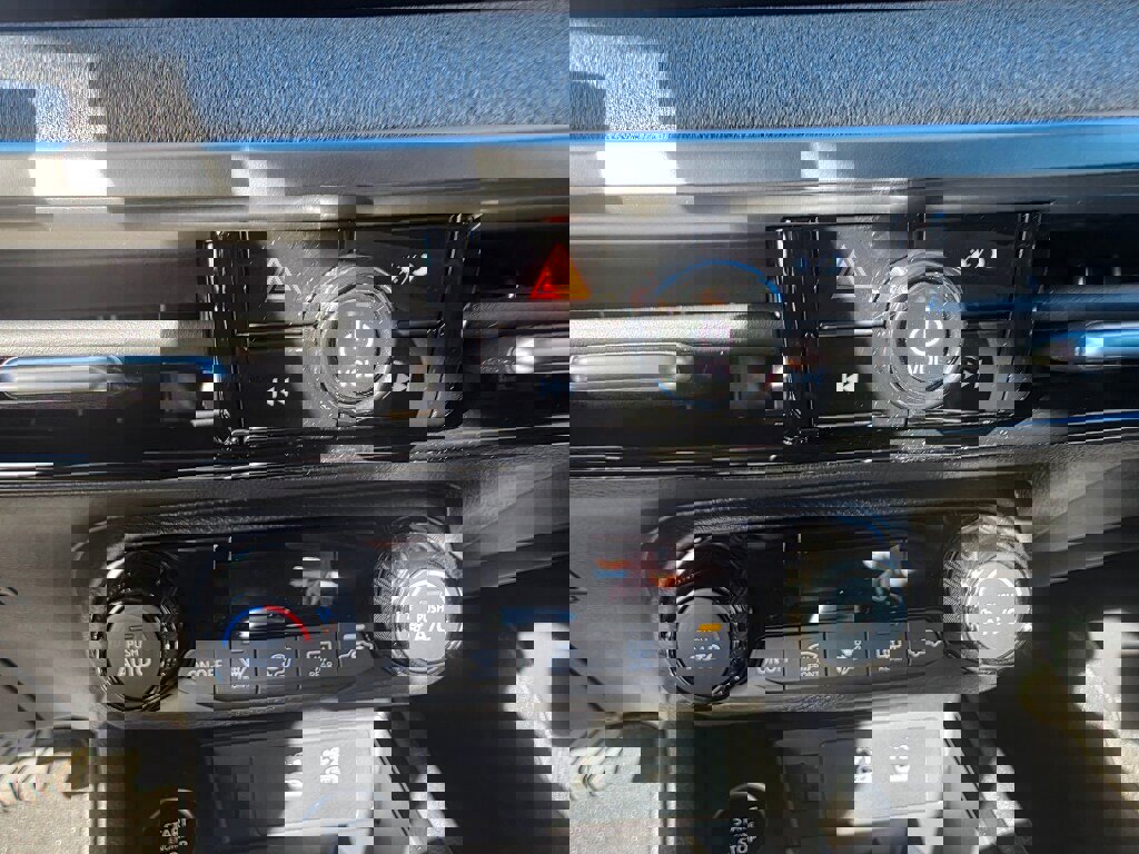 New 2026 Nissan Kicks SV image 18