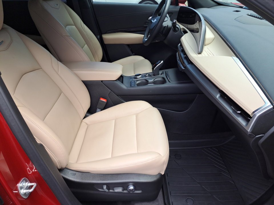 Used 2025 Cadillac XT4 Premium Luxury w/ Cold Weather Package FWD image 15