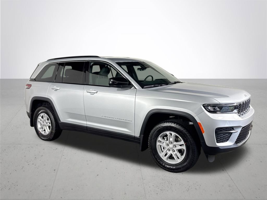 New 2025 Jeep Grand Cherokee Laredo w/ Luxury Tech Group I AWD/4WD image 4