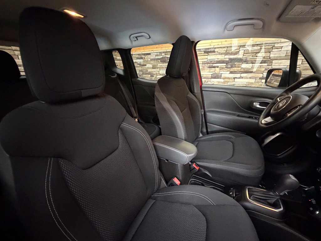 Used 2023 Jeep Renegade Latitude w/ Premium Group AWD/4WD image 29