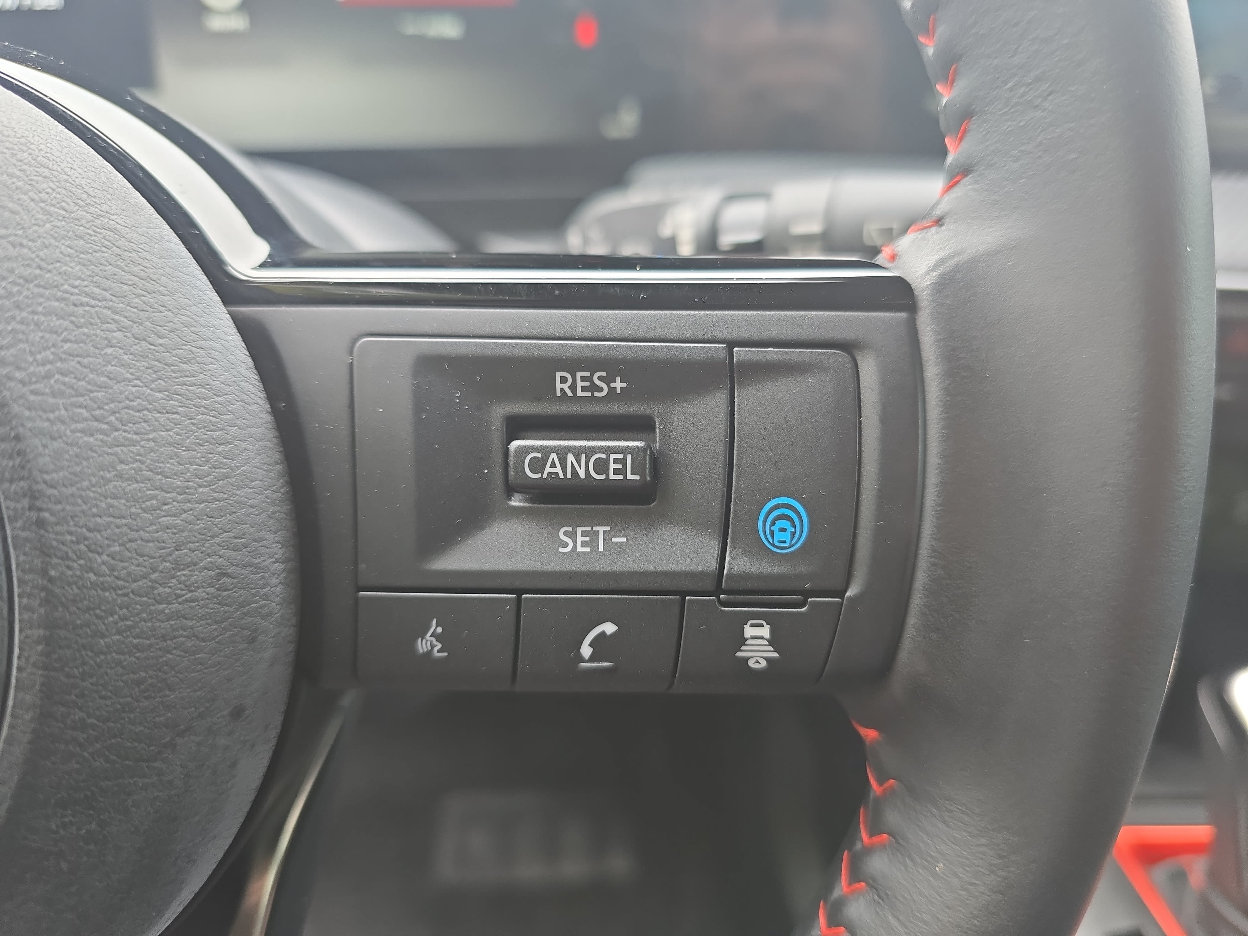 Used 2025 Nissan Kicks SR AWD/4WD image 19