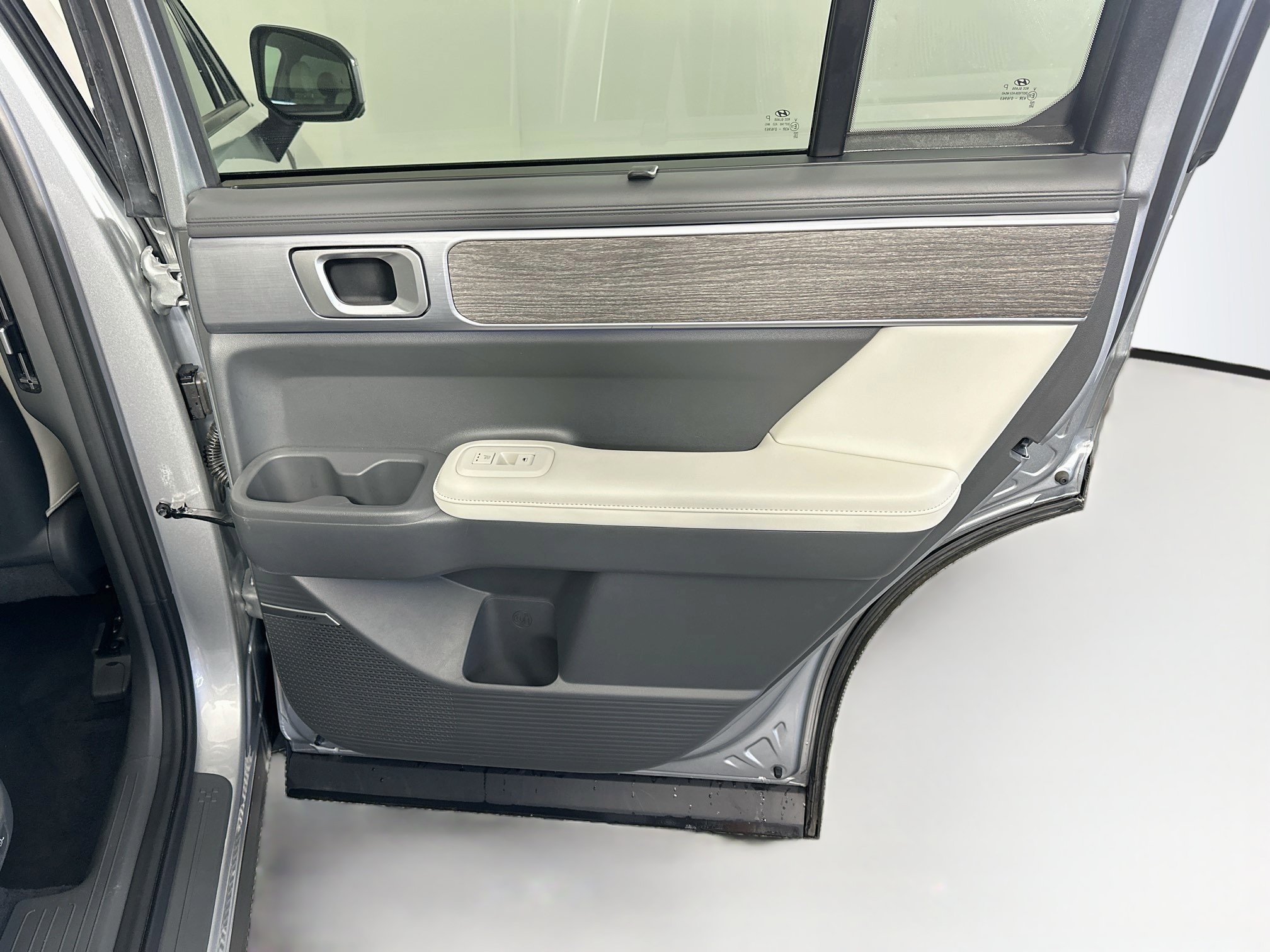 Used 2025 Hyundai Santa Fe Limited FWD image 33