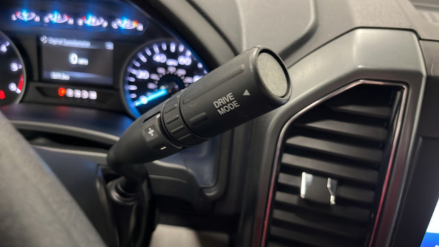 Used 2022 Ford F550 2WD Regular Cab Super Duty w/ XLT Value Package image 18
