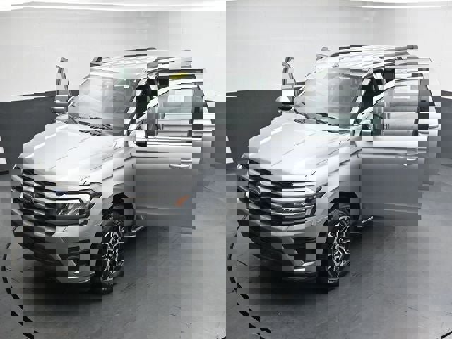 Used 2023 Ford Expedition Max XLT image 27