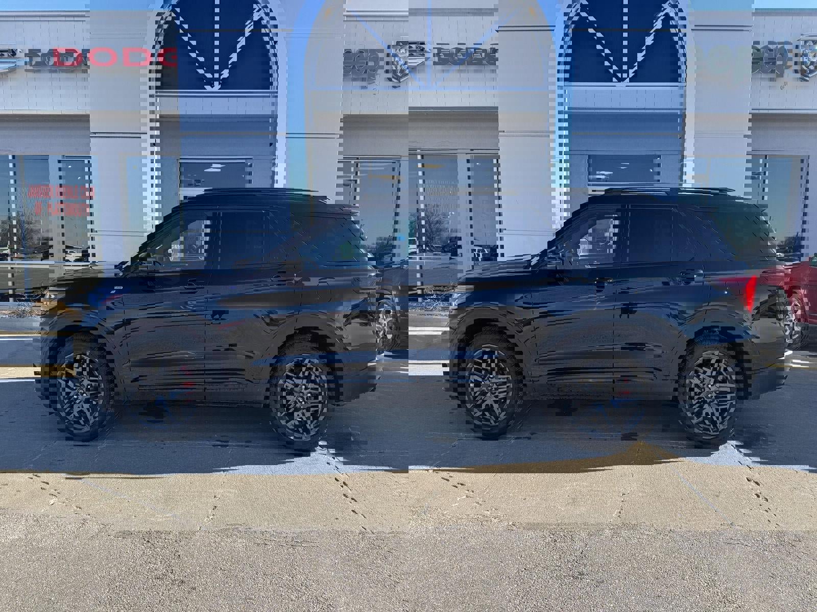 Used 2025 Ford Explorer ST-Line w/ ST-Line Street Pack image 1