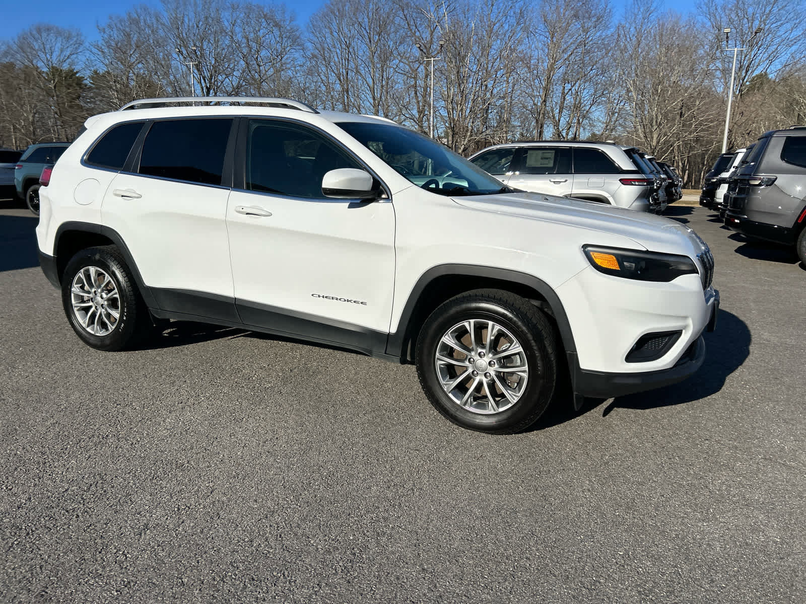 Used 2021 Jeep Cherokee Latitude Plus image 2