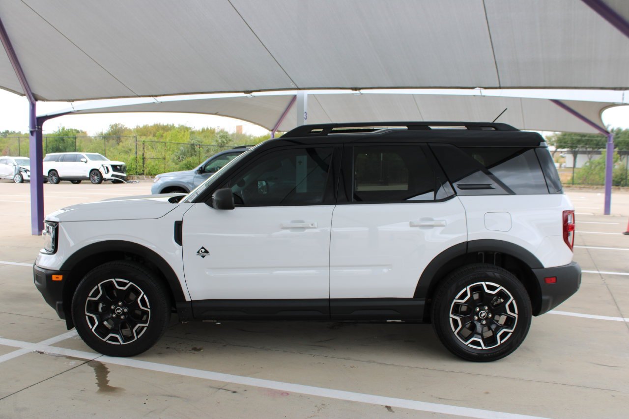 Used 2025 Ford Bronco Sport Outer Banks AWD/4WD image 2