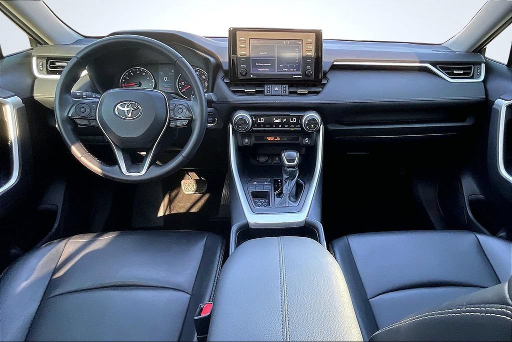 Used 2020 Toyota RAV4 XLE Premium FWD image 9