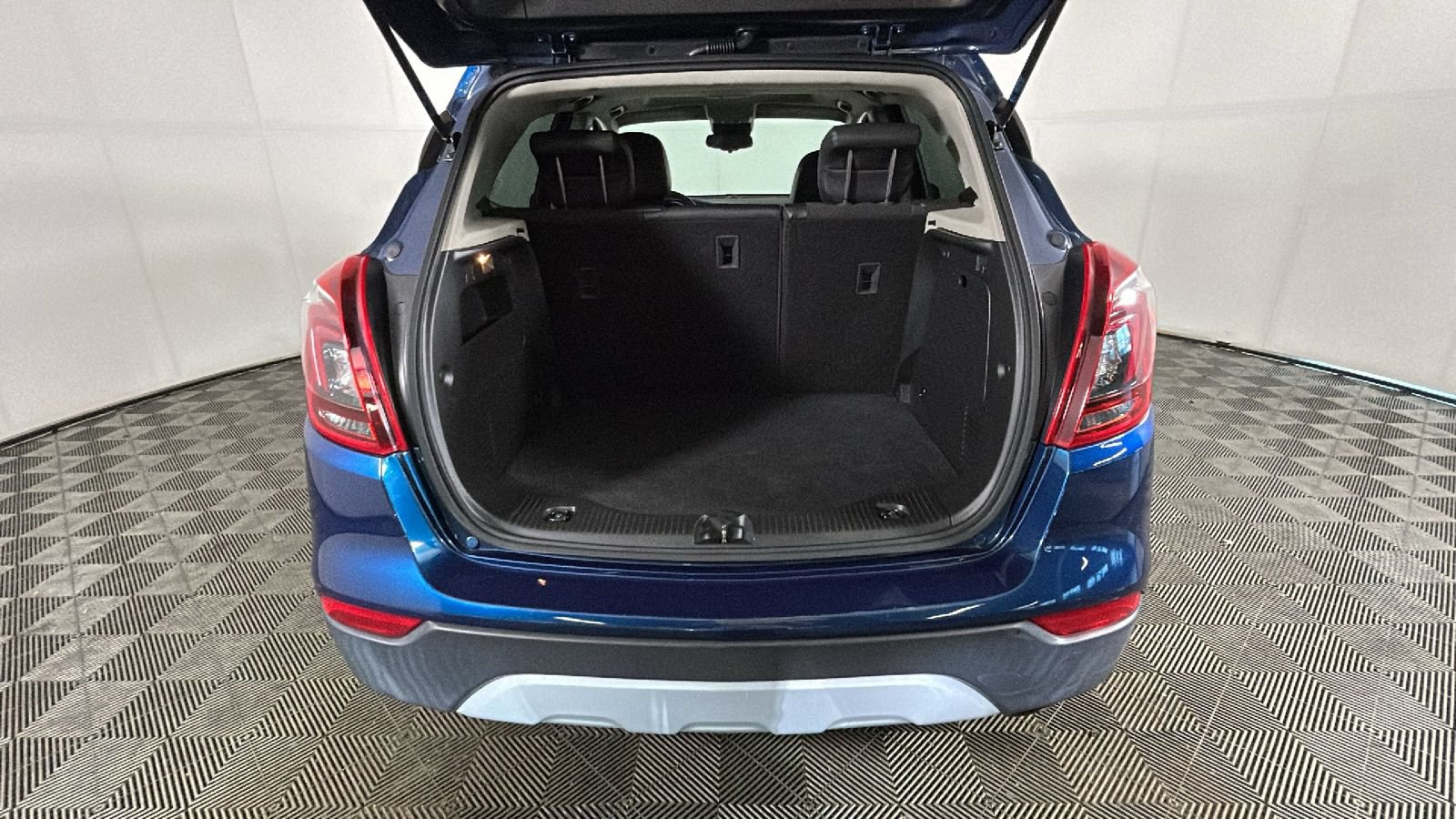 Used 2020 Buick Encore Preferred FWD image 32