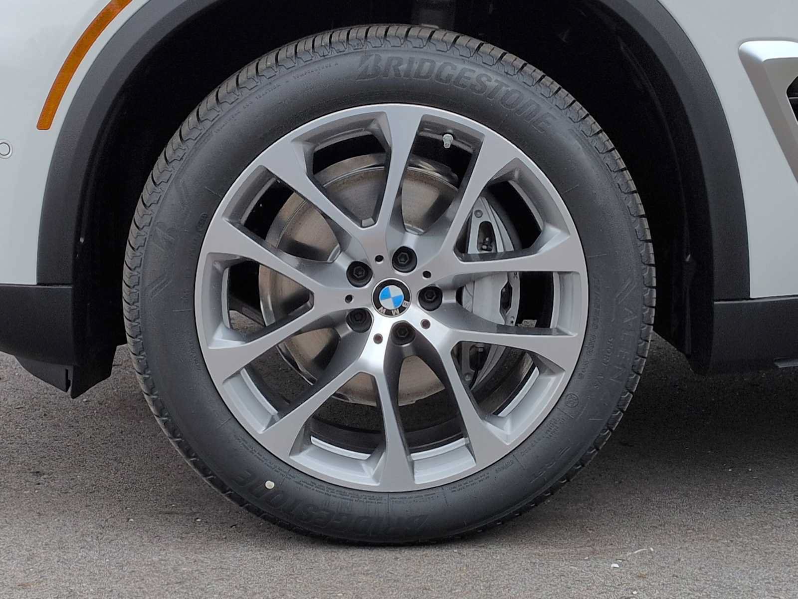 New 2026 BMW X5 xDrive40i w/ Premium Package AWD/4WD image 13