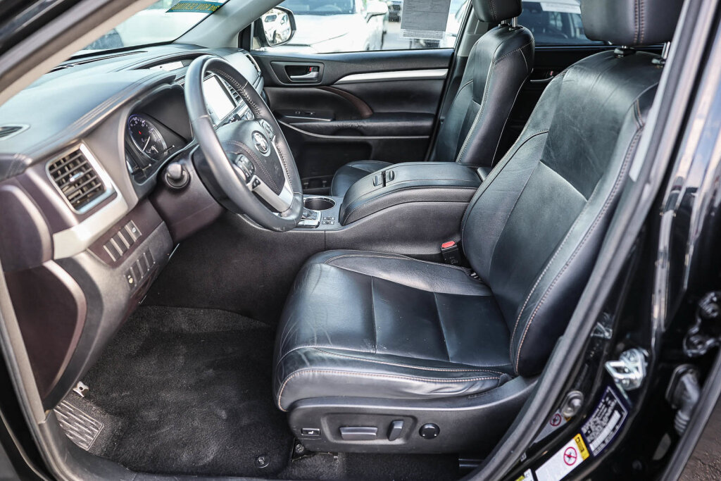 Used 2016 Toyota Highlander XLE FWD image 10