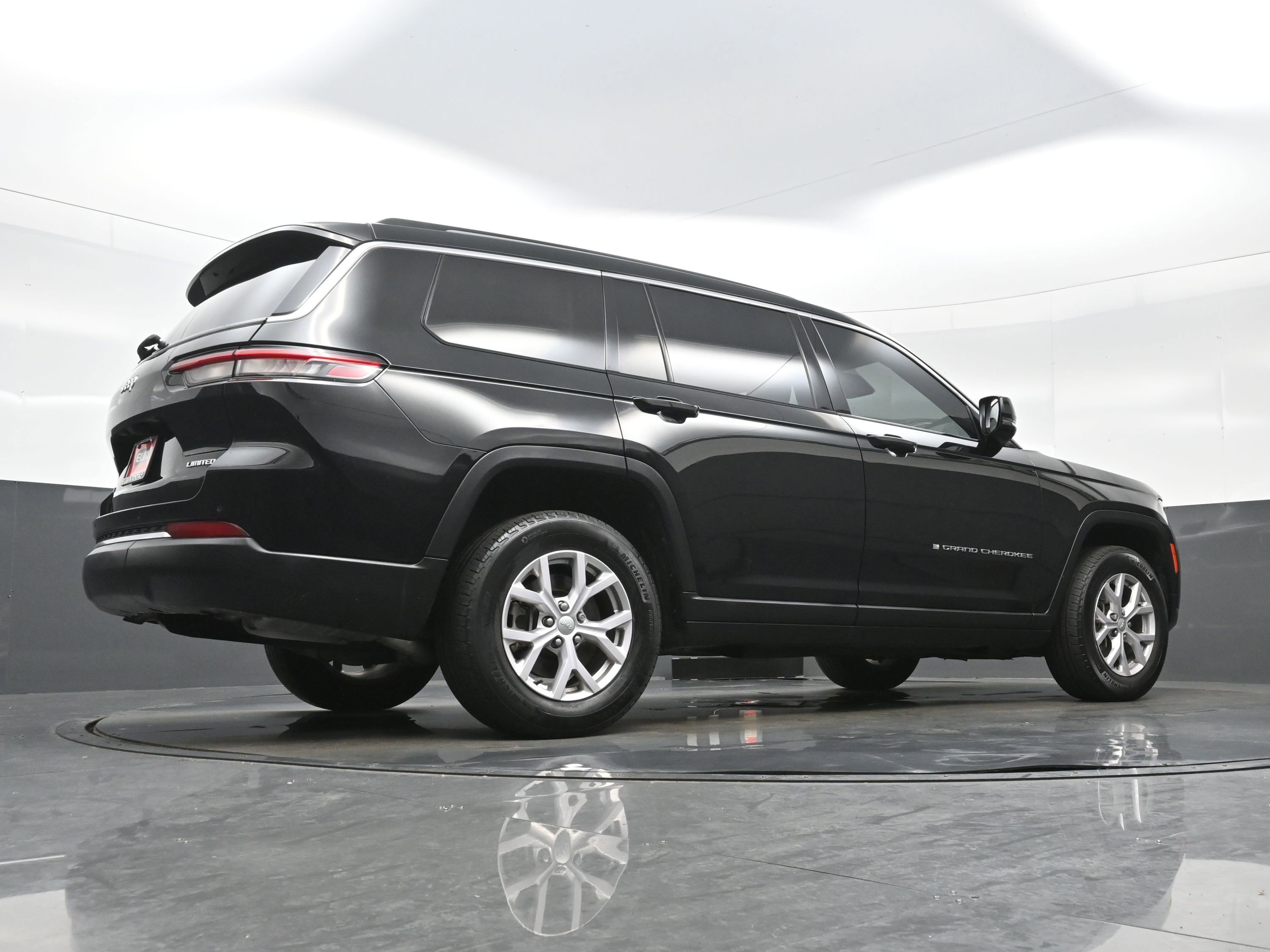 Used 2022 Jeep Grand Cherokee L Limited AWD/4WD image 32
