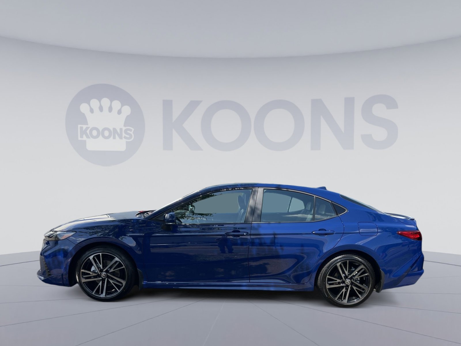 Used 2025 Toyota Camry XSE image 2