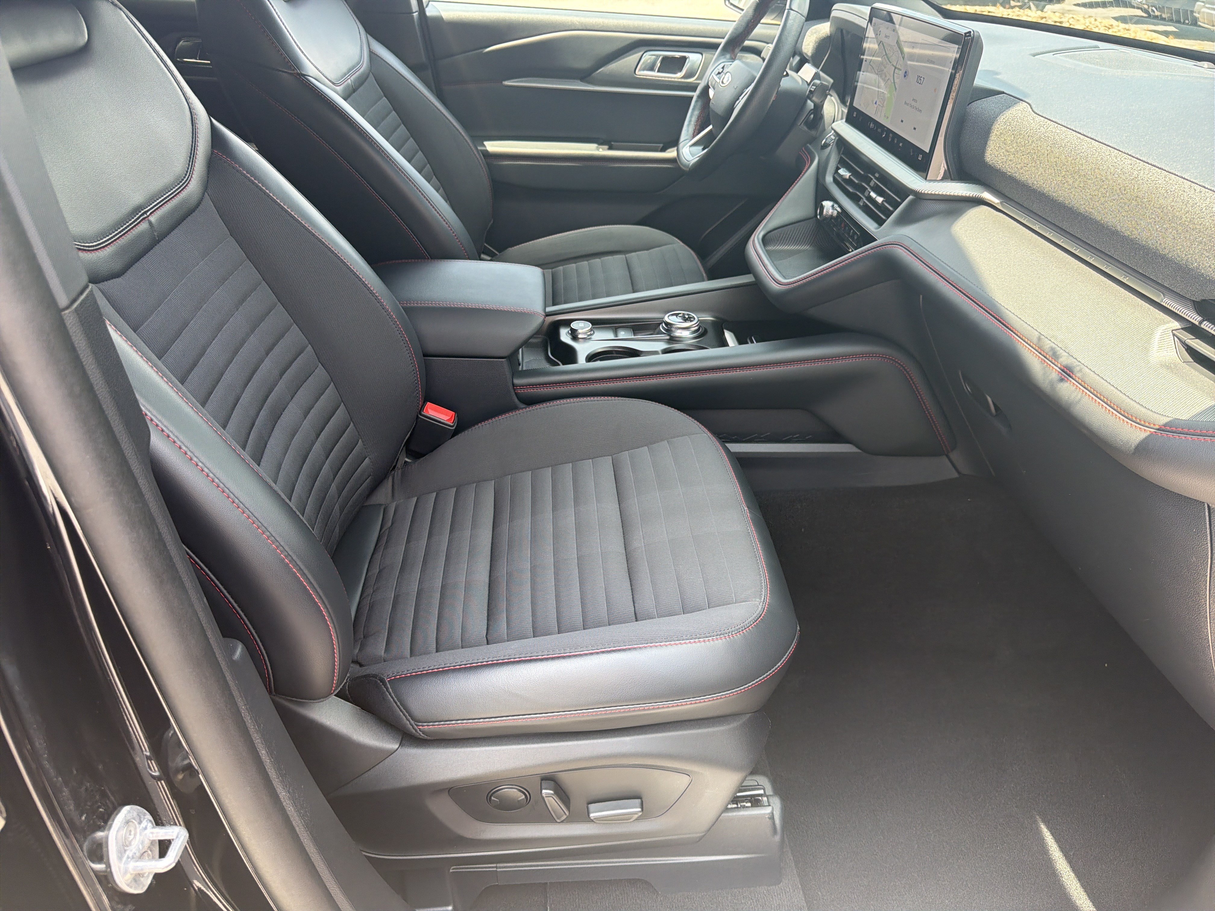 Used 2025 Ford Explorer ST-Line AWD/4WD image 16