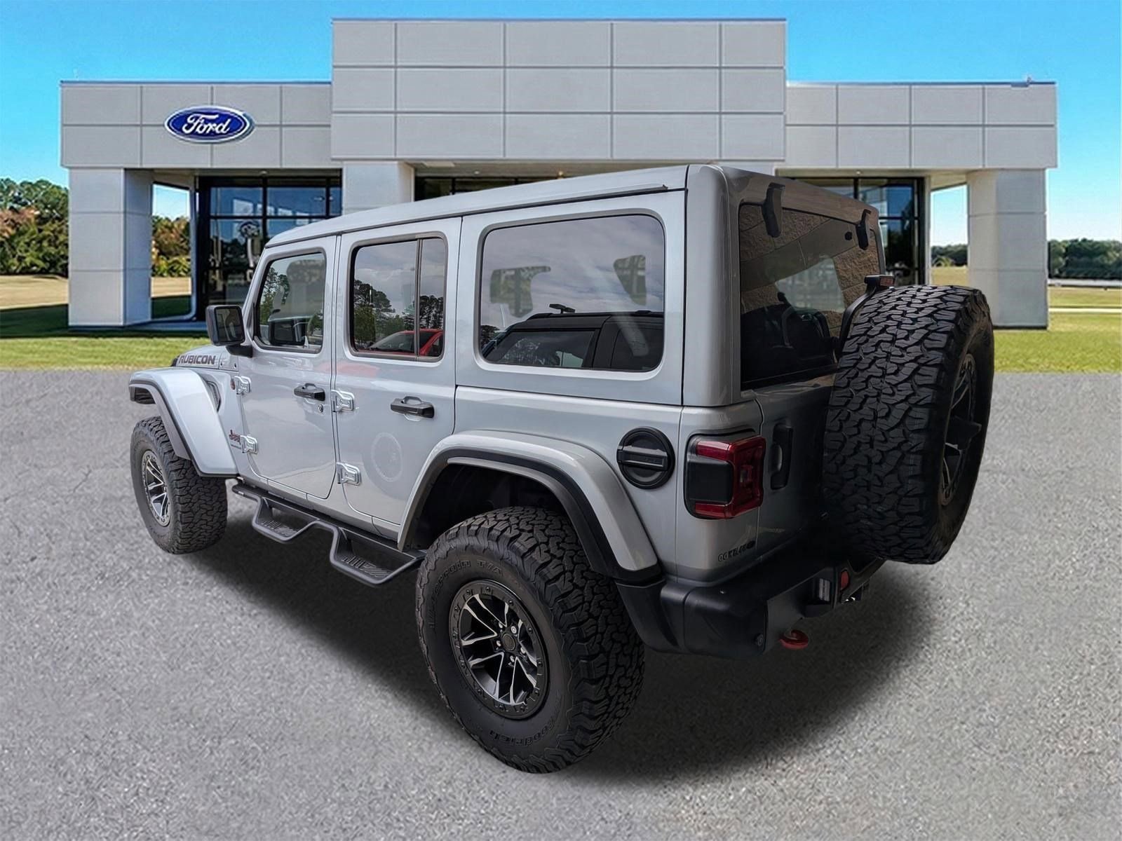 Used 2024 Jeep Wrangler Unlimited Rubicon image 3