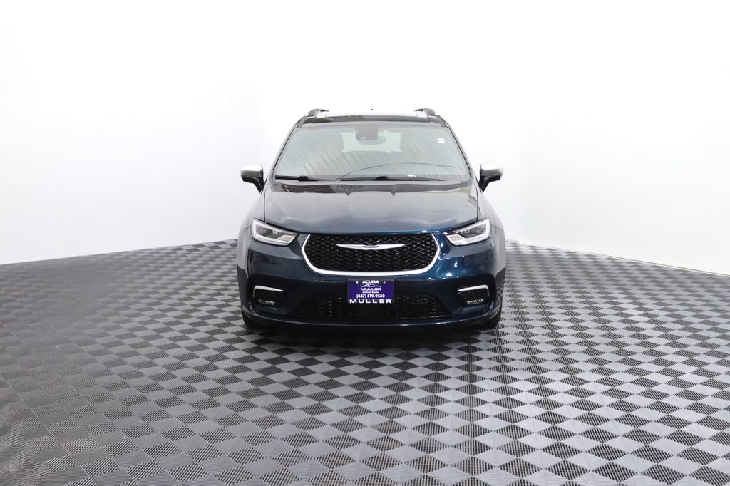 Used 2023 Chrysler Pacifica Pinnacle FWD image 4