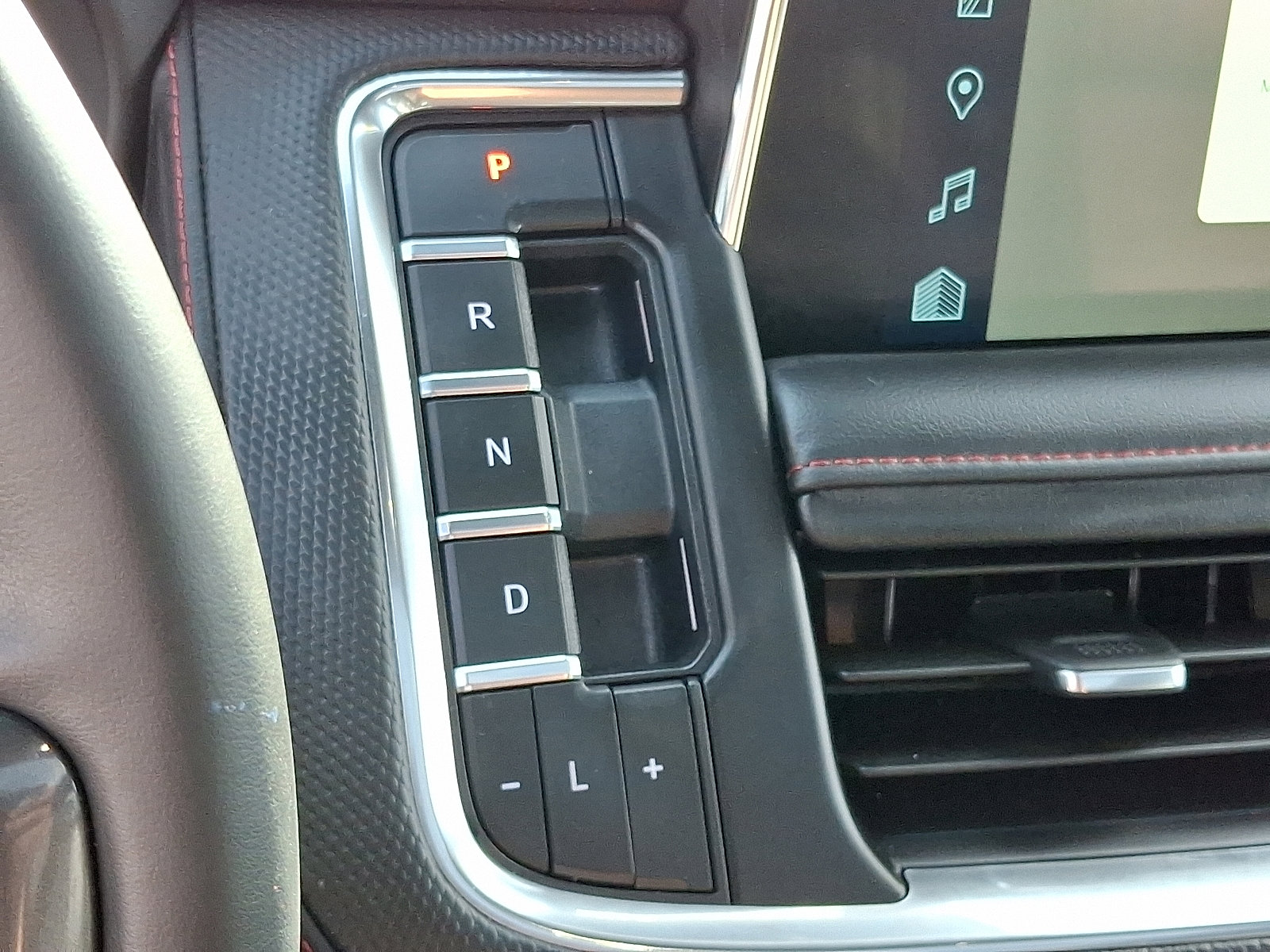 Certified 2024 Chevrolet Suburban RST w/ Luxury Package image 19