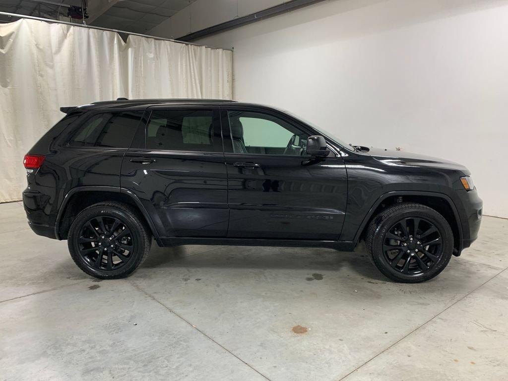Used 2020 Jeep Grand Cherokee Altitude AWD/4WD image 28