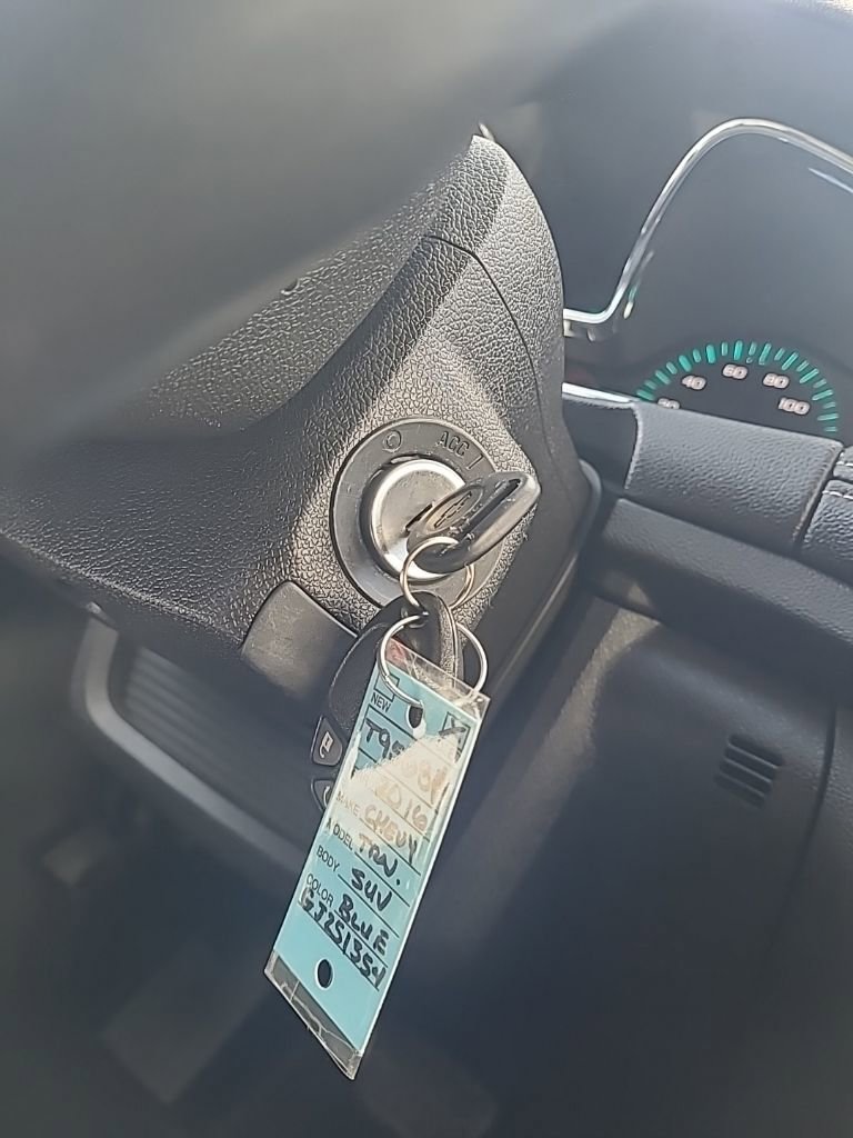 Used 2016 Chevrolet Traverse LT w/ Style and Technology Package FWD image 25