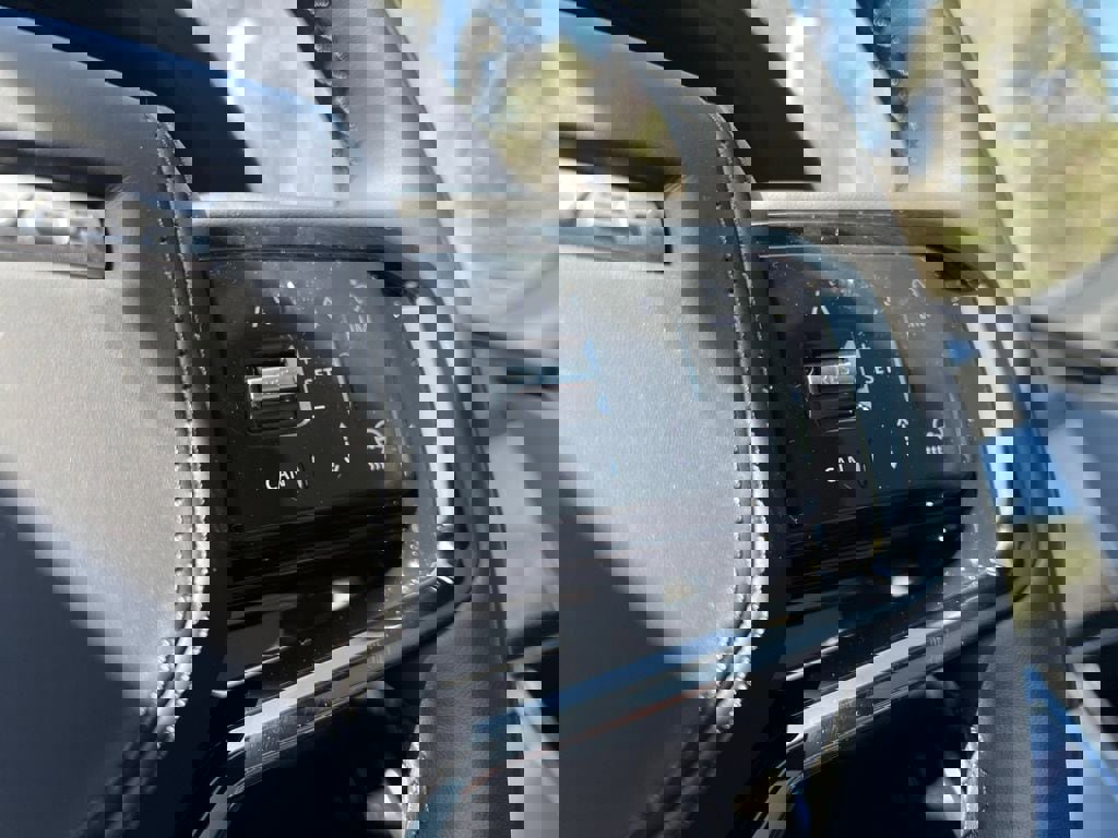 New 2026 Land Rover Range Rover Velar Dynamic SE image 16