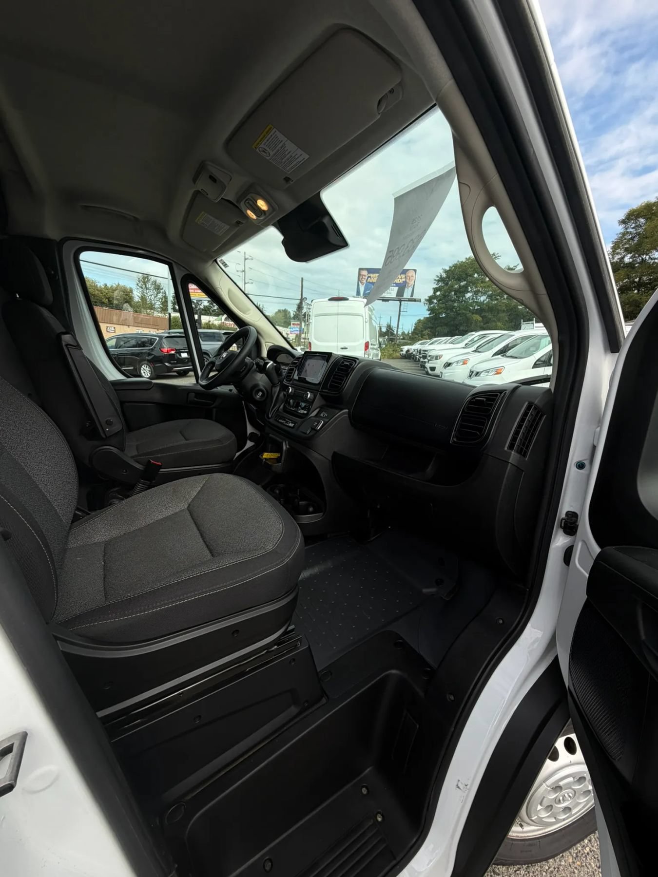 Used 2025 RAM ProMaster 2500 w/ Convenience Group FWD image 30