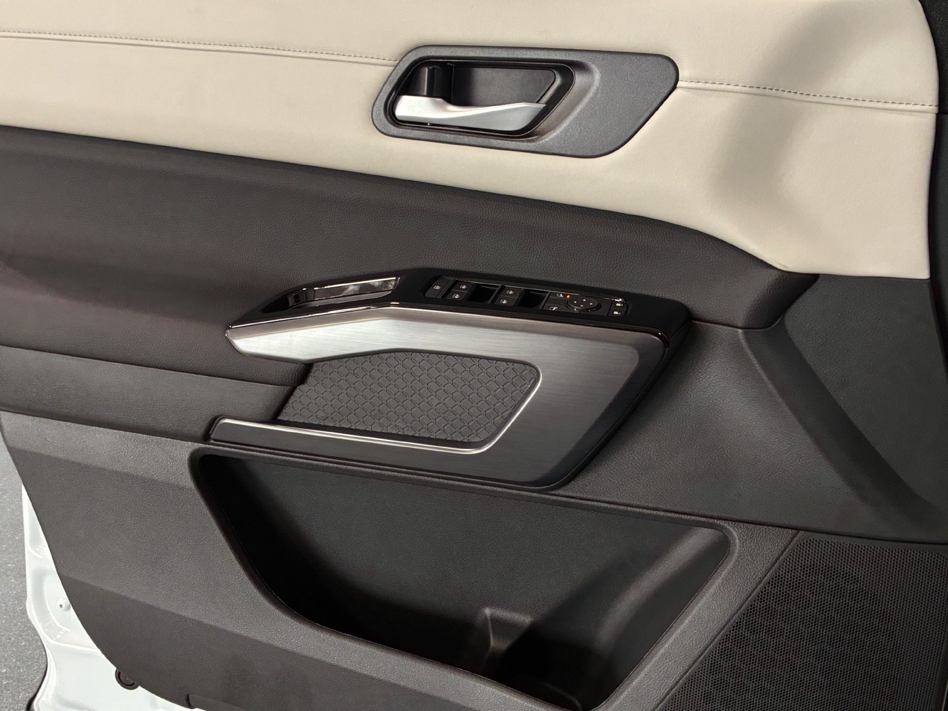 New 2026 Nissan Pathfinder SL FWD image 26