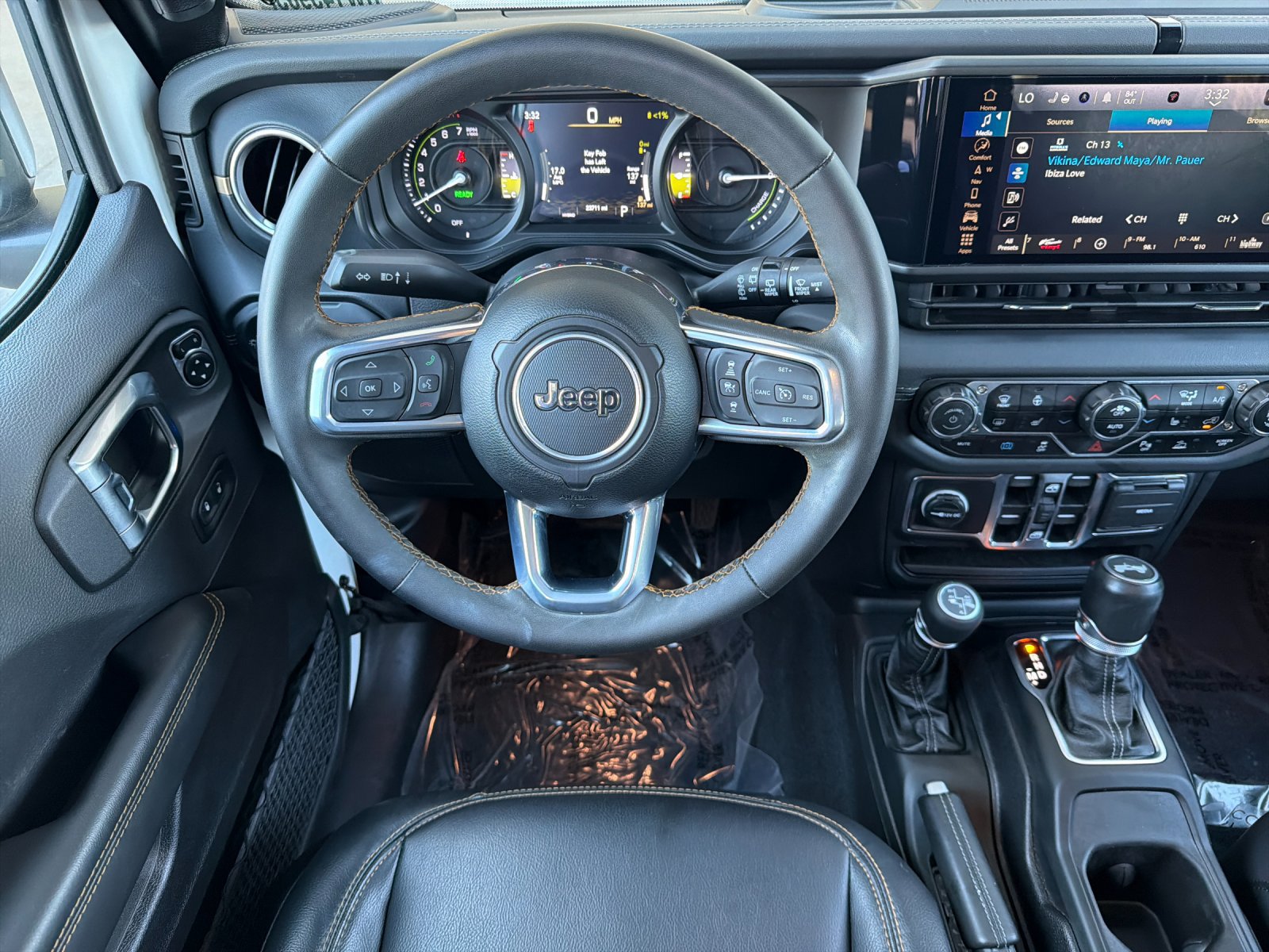 Used 2024 Jeep Wrangler Unlimited Sahara w/ Technology Group AWD/4WD image 16