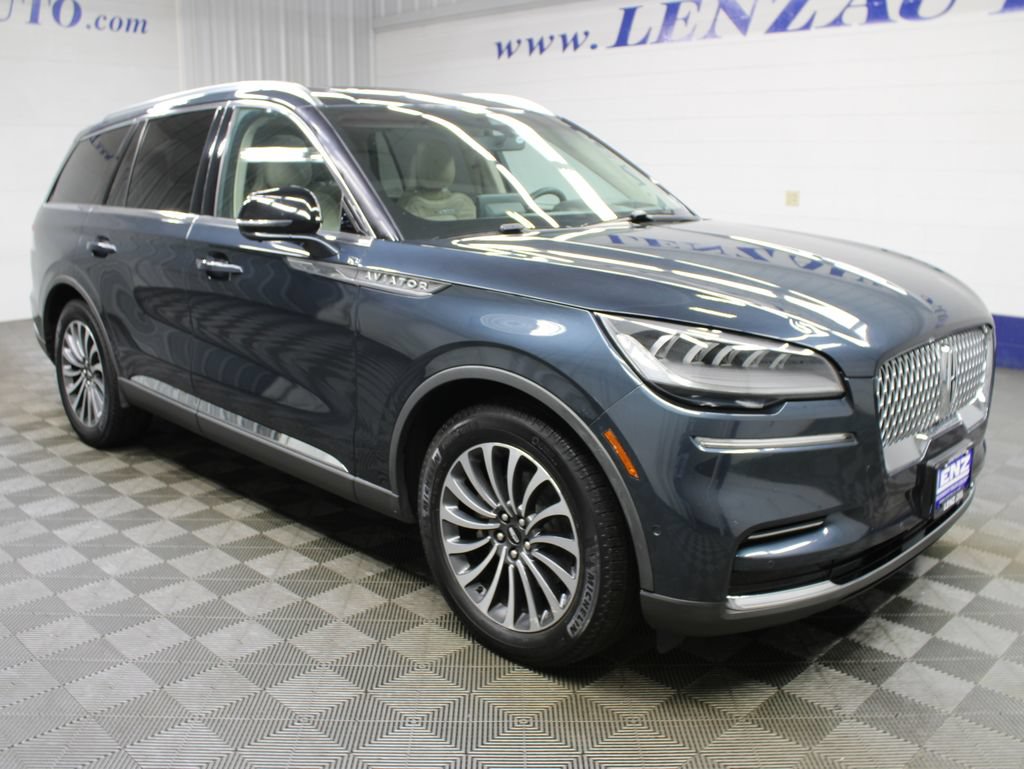 Used 2022 Lincoln Aviator Reserve w/ Equipment Group 201A AWD/4WD image 3