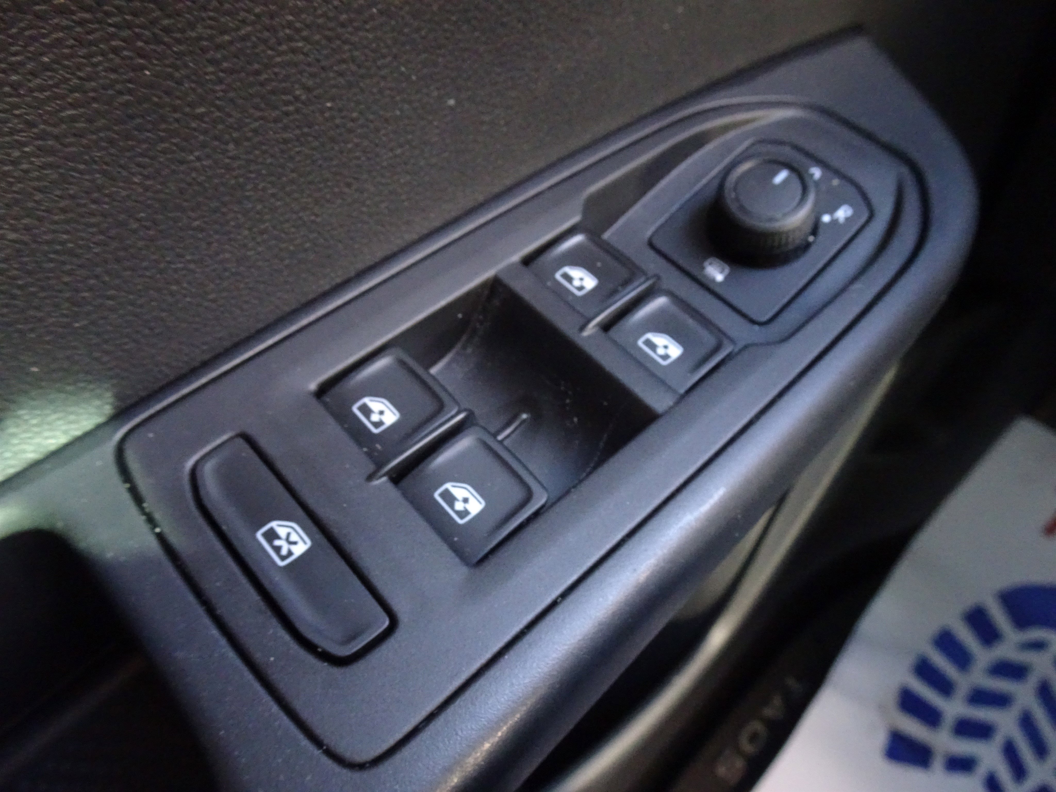 Used 2022 Volkswagen Taos SE w/ Panoramic Sunroof Package image 27