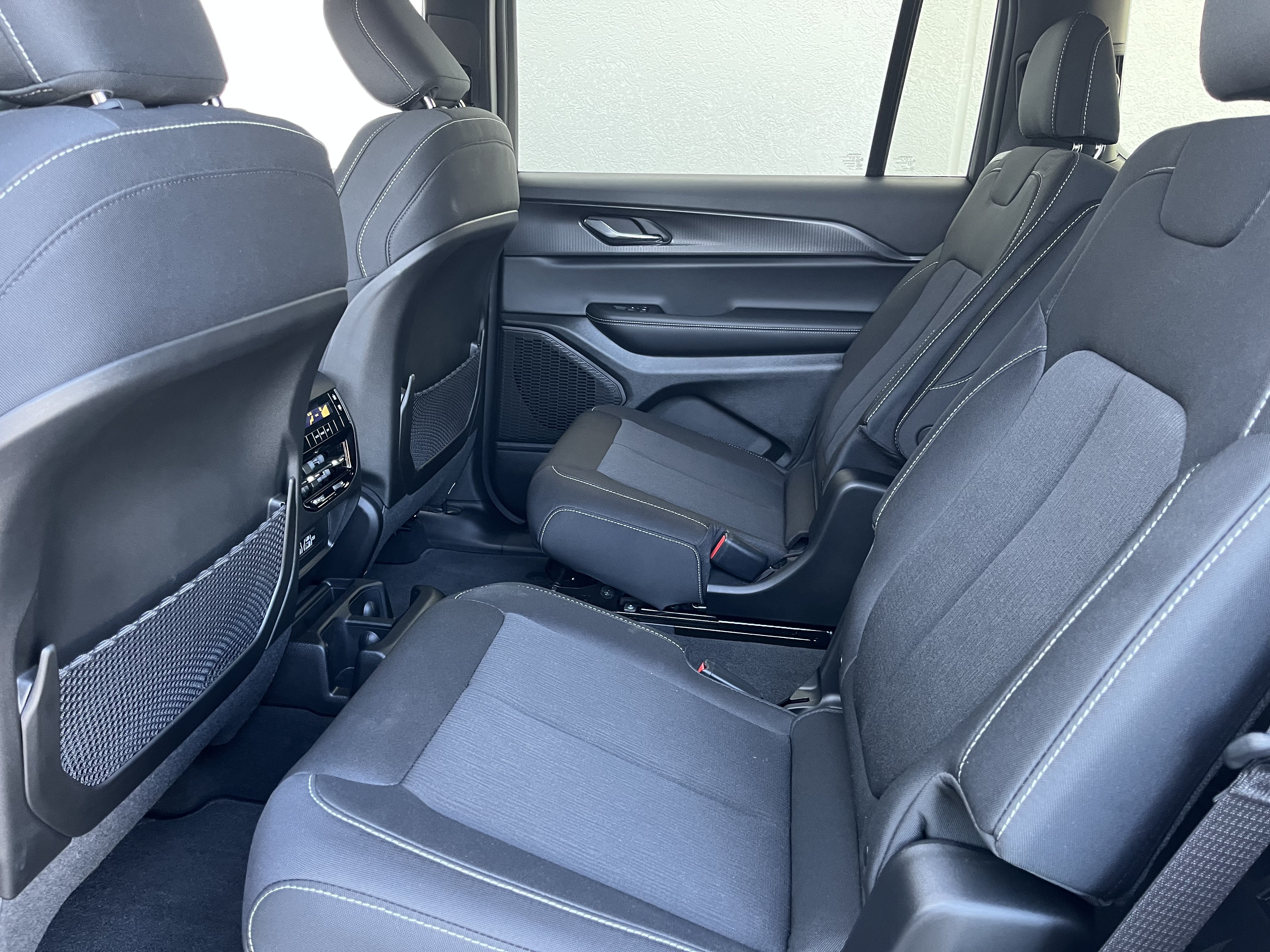 Used 2025 Jeep Grand Cherokee L Laredo AWD/4WD image 17