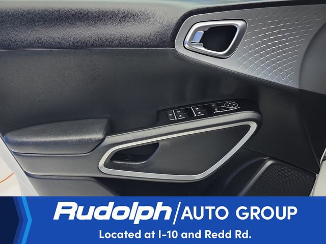 Used 2025 Kia Soul LX w/ LX Technology Package FWD image 10