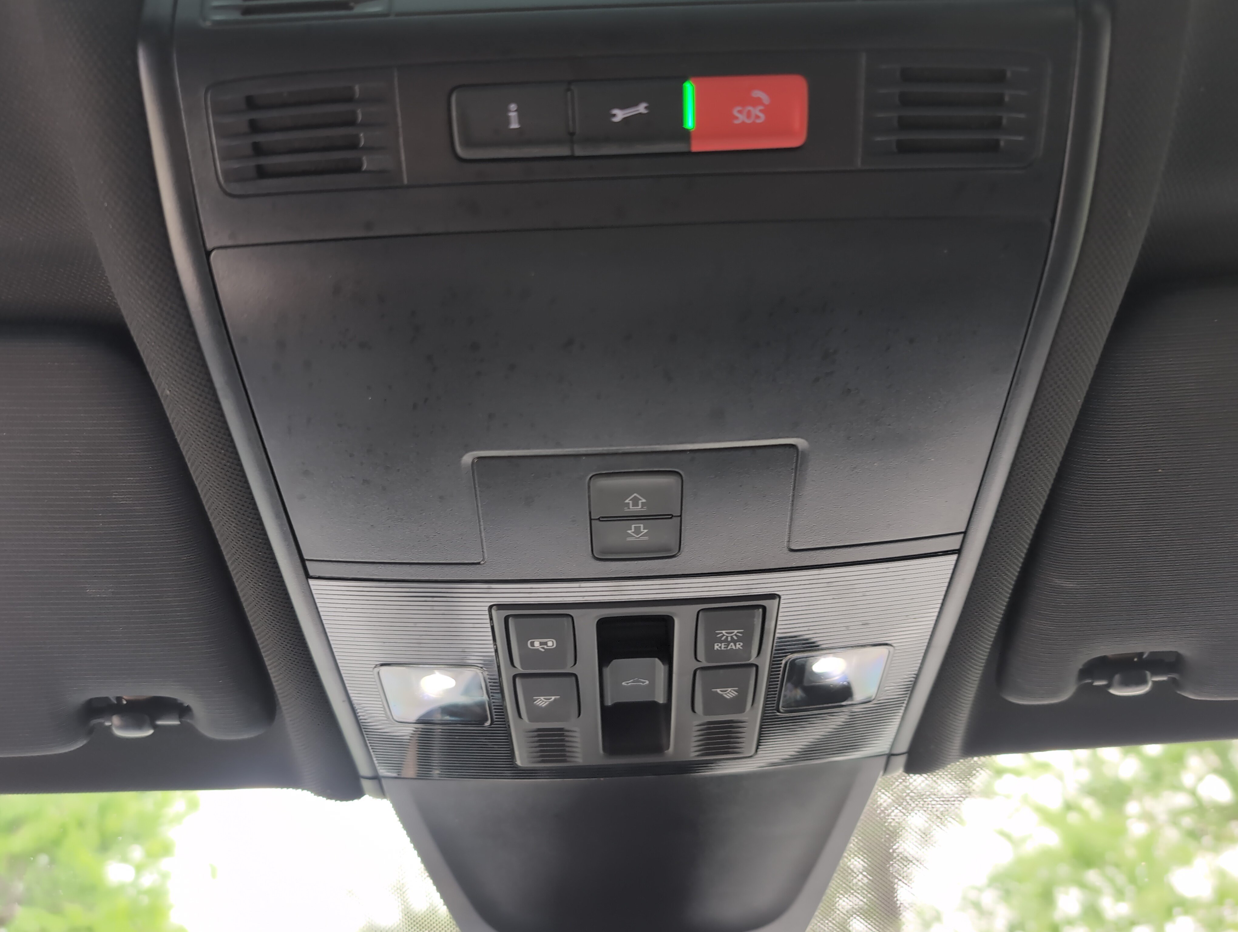 Used 2024 Volkswagen Tiguan SE R-Line FWD image 40