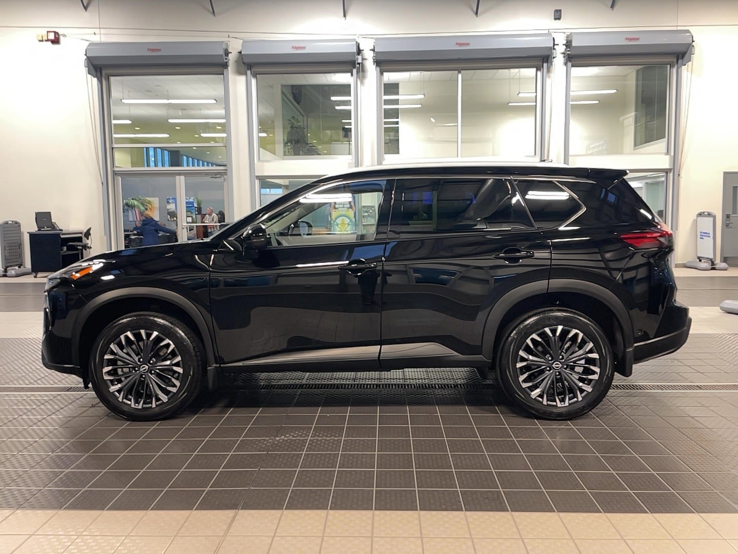 Used 2025 Nissan Rogue SL w/ Tech Package image 3